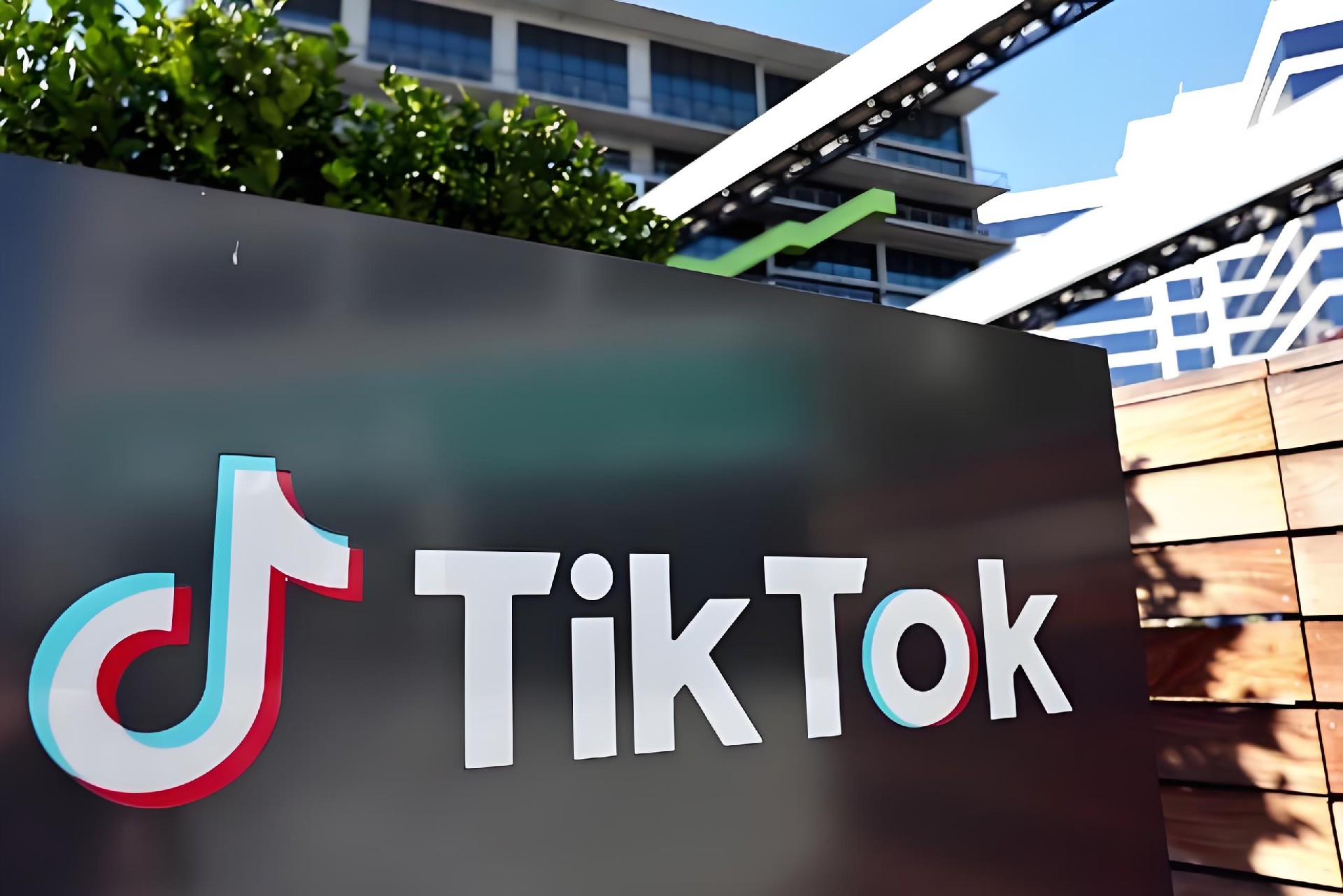 TIKTOK.jpg